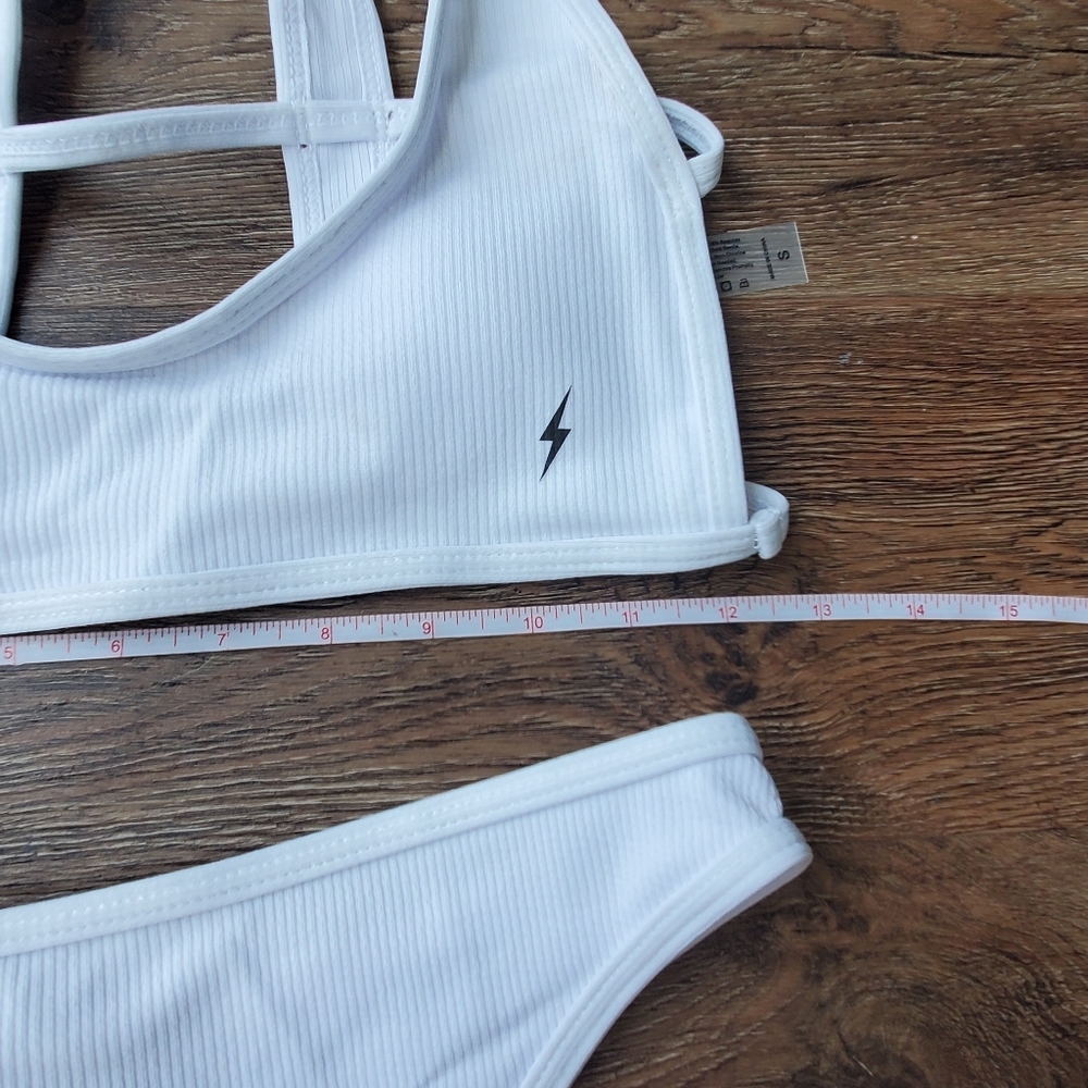 White bikini - Picture 8 of 9
